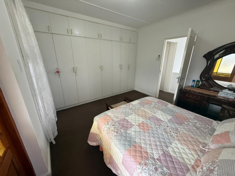 4 Bedroom Property for Sale in Somerset Park Western Cape